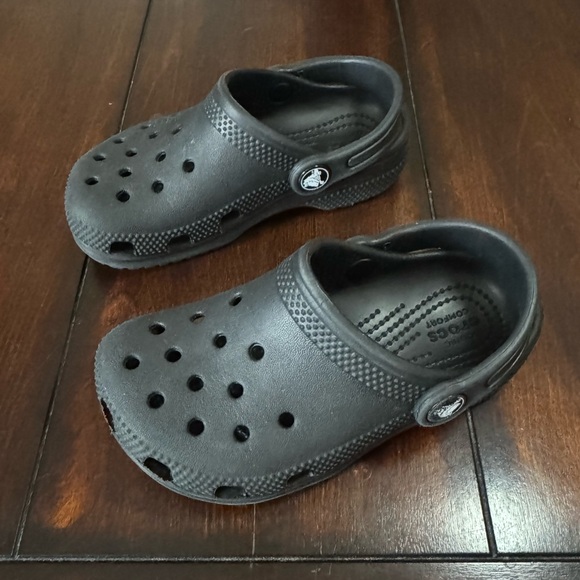 Kids Black Clogs Size 10 - Picture 4 of 8